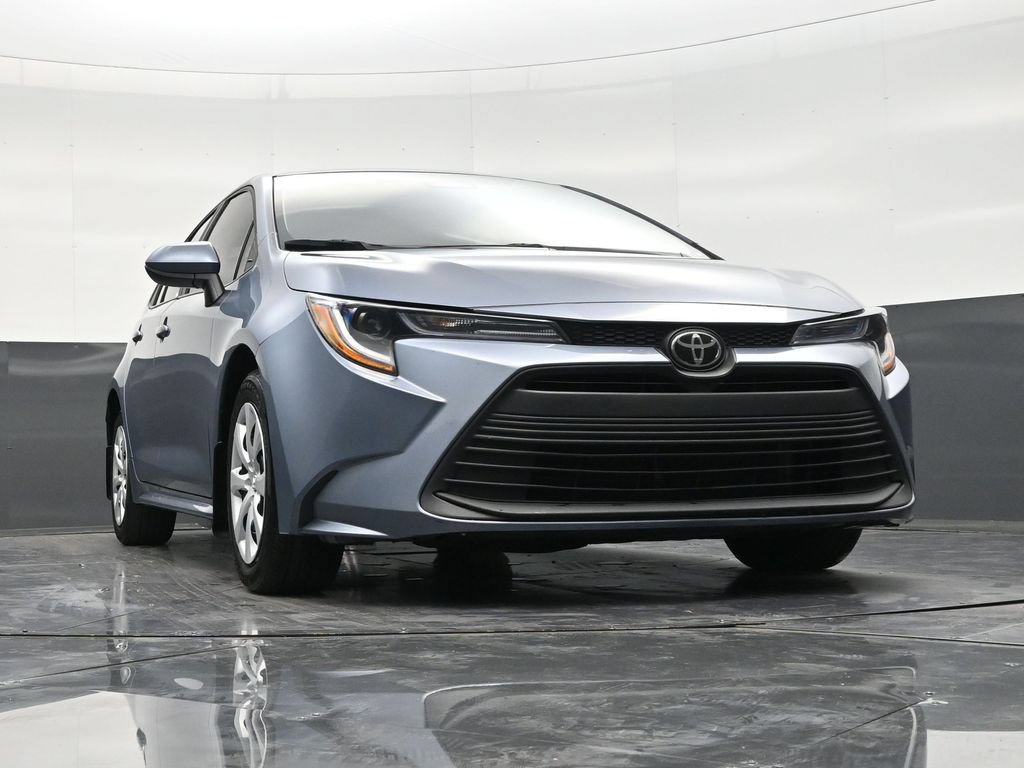 Used 2025 Toyota Corolla LE FWD image 25