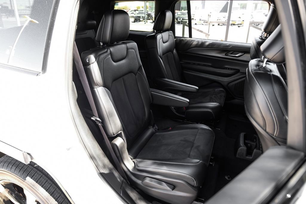 Used 2023 Jeep Grand Cherokee L Laredo AWD/4WD image 45