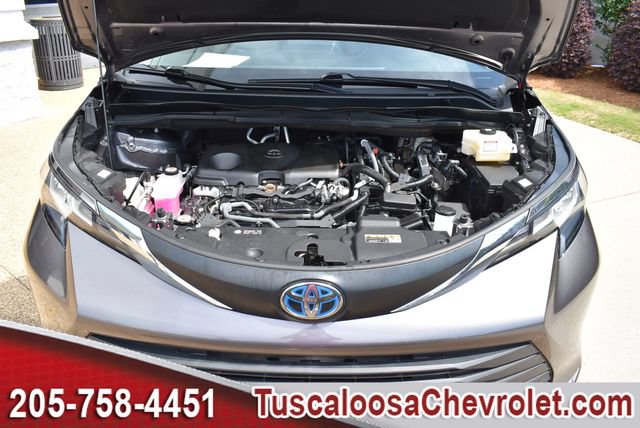 Used 2023 Toyota Sienna XLE FWD image 46