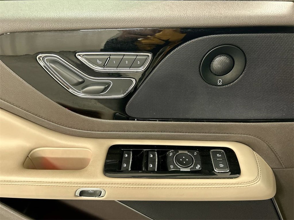 Used 2022 Lincoln Aviator Reserve w/ Equipment Group 201A image 11