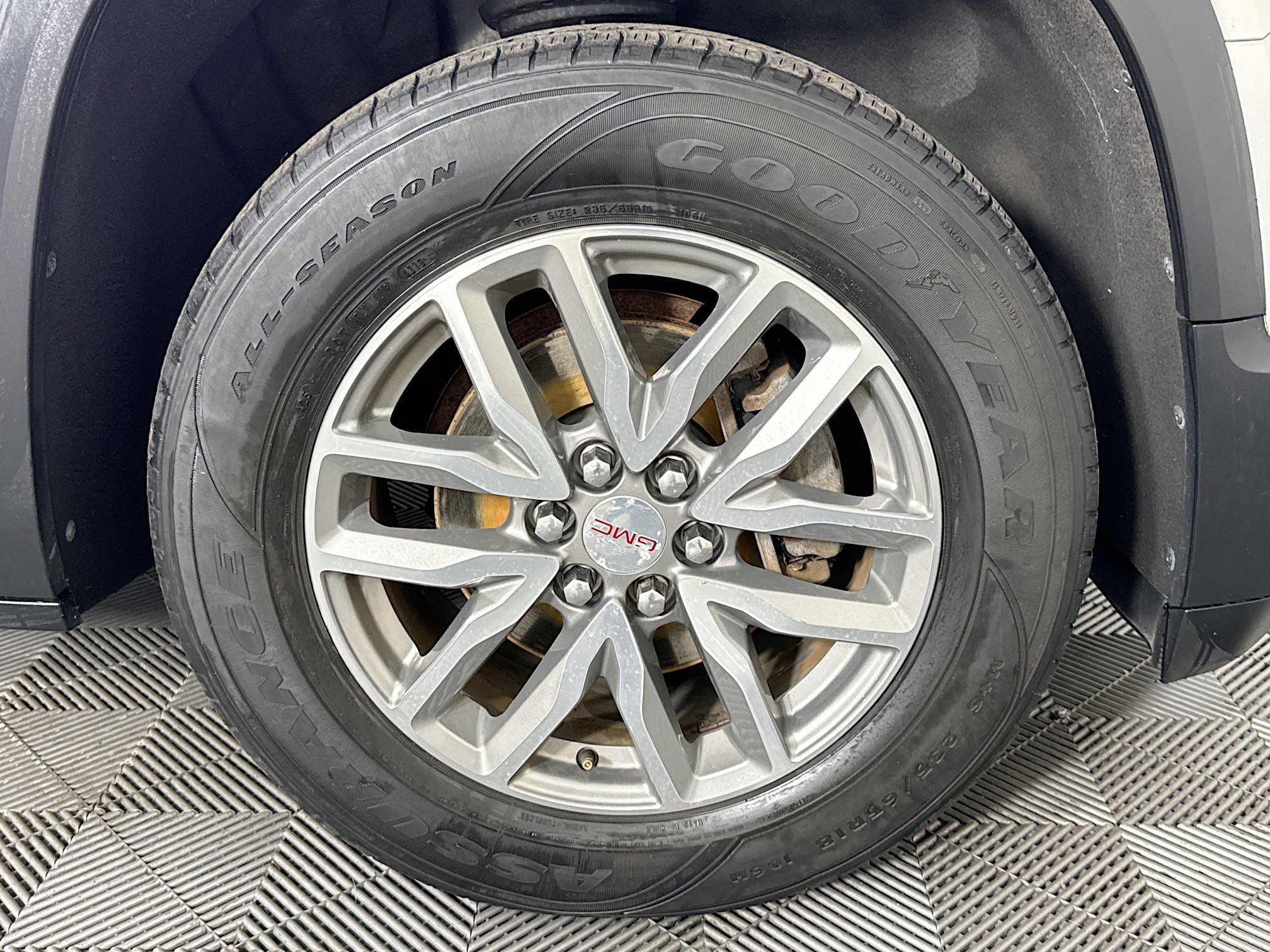 Used 2018 GMC Acadia SLE FWD image 31