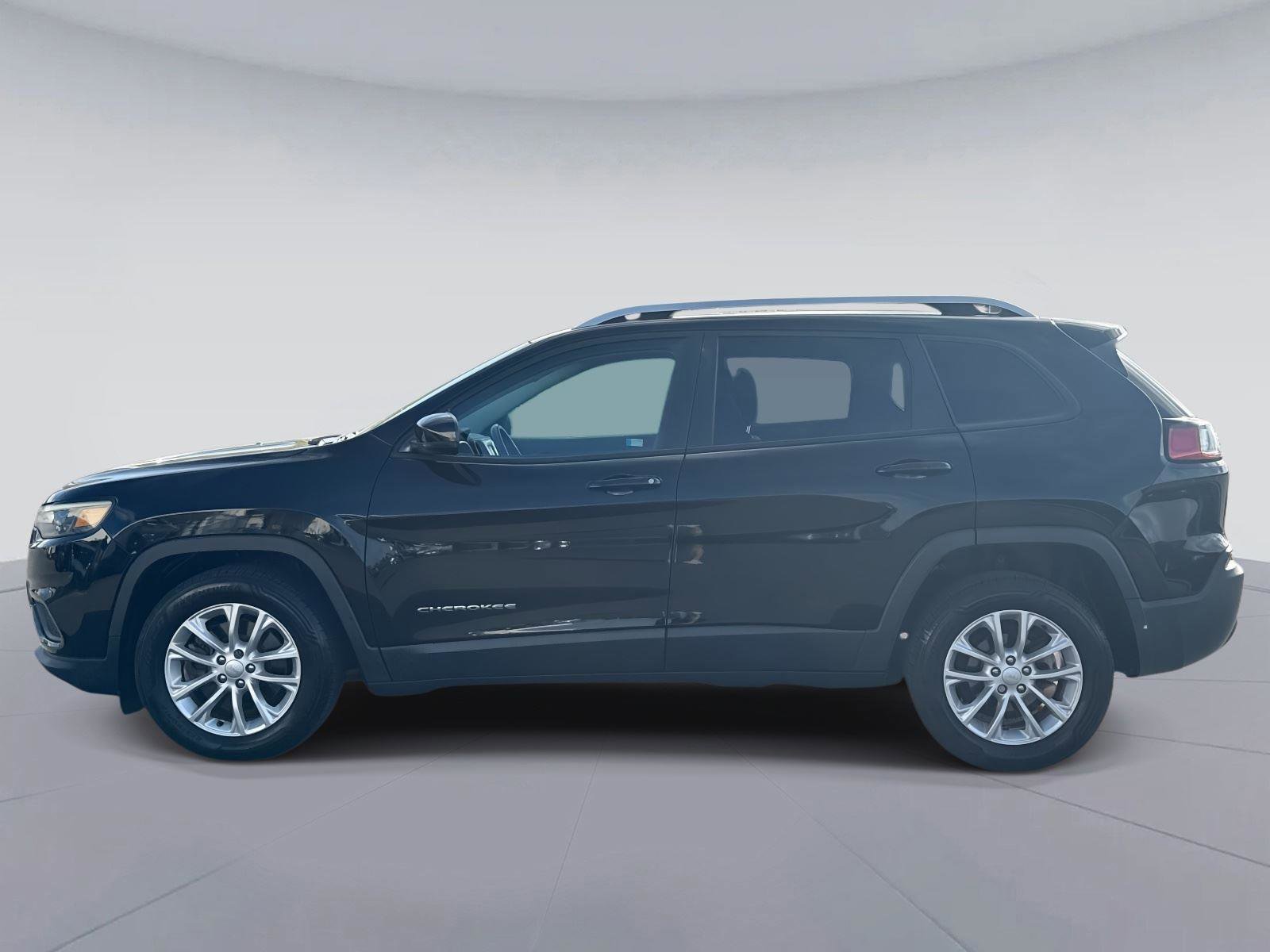 Used 2020 Jeep Cherokee Latitude w/ Cold Weather Group image 7