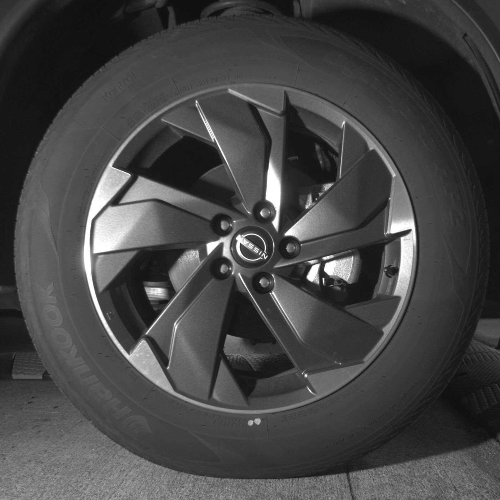 Used 2025 Nissan Rogue SV AWD/4WD image 16