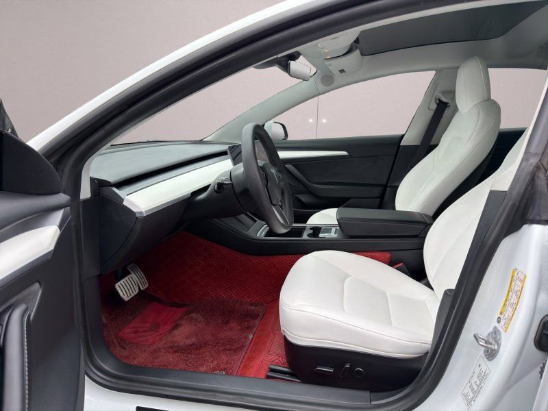 Used 2021 Tesla Model 3 Performance image 9