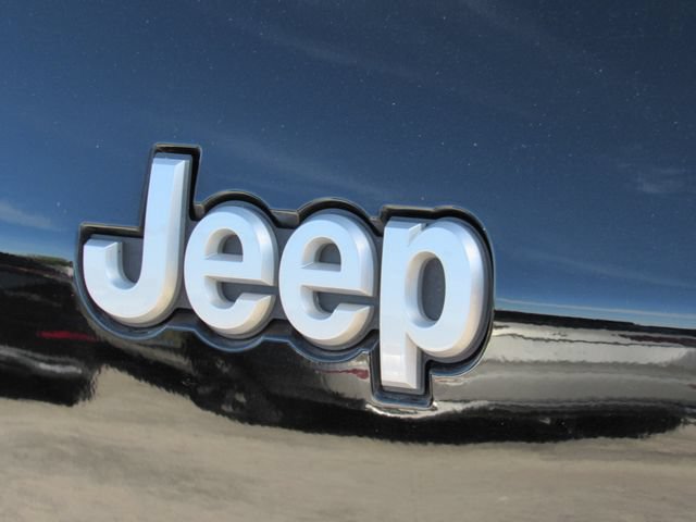 Used 2025 Jeep Grand Cherokee L Laredo RWD image 13