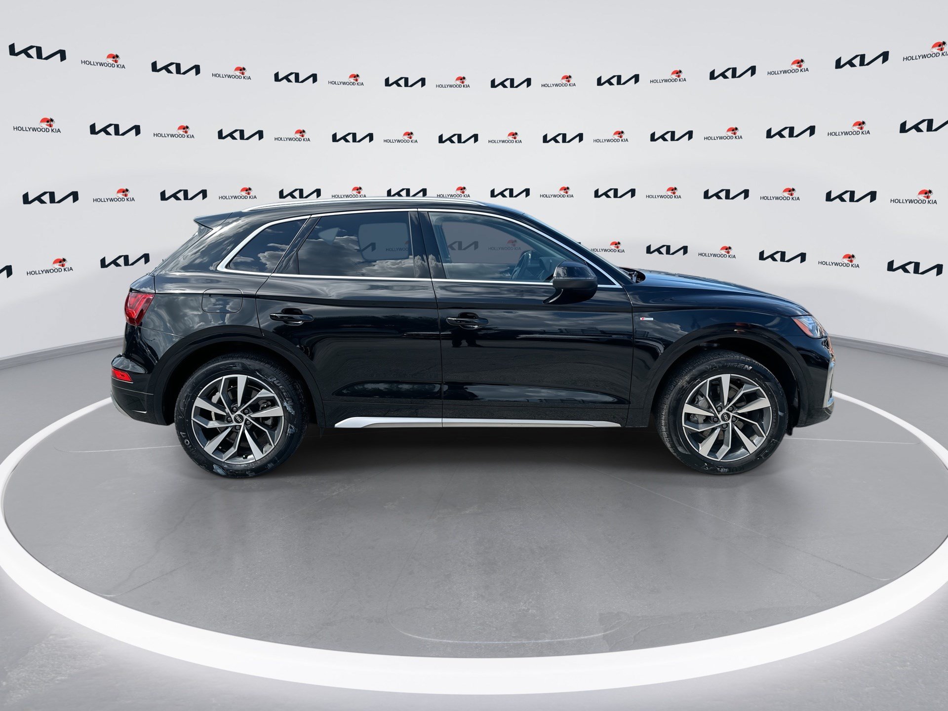 Used 2023 Audi Q5 2.0T Premium Plus w/ Premium Plus Package AWD/4WD image 9