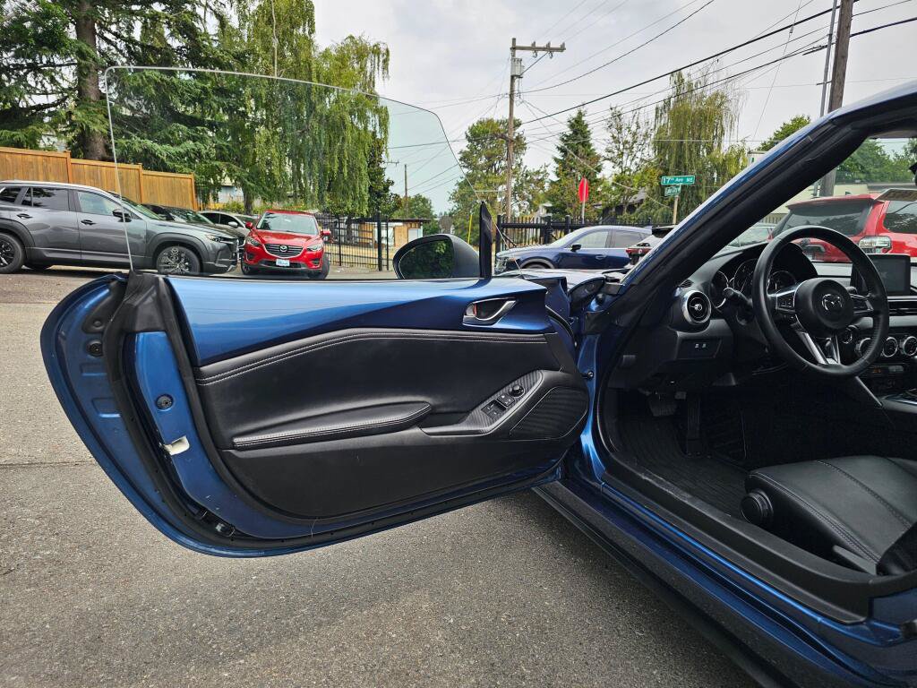 Used 2020 MAZDA MX-5 Miata RF Grand Touring RWD image 15