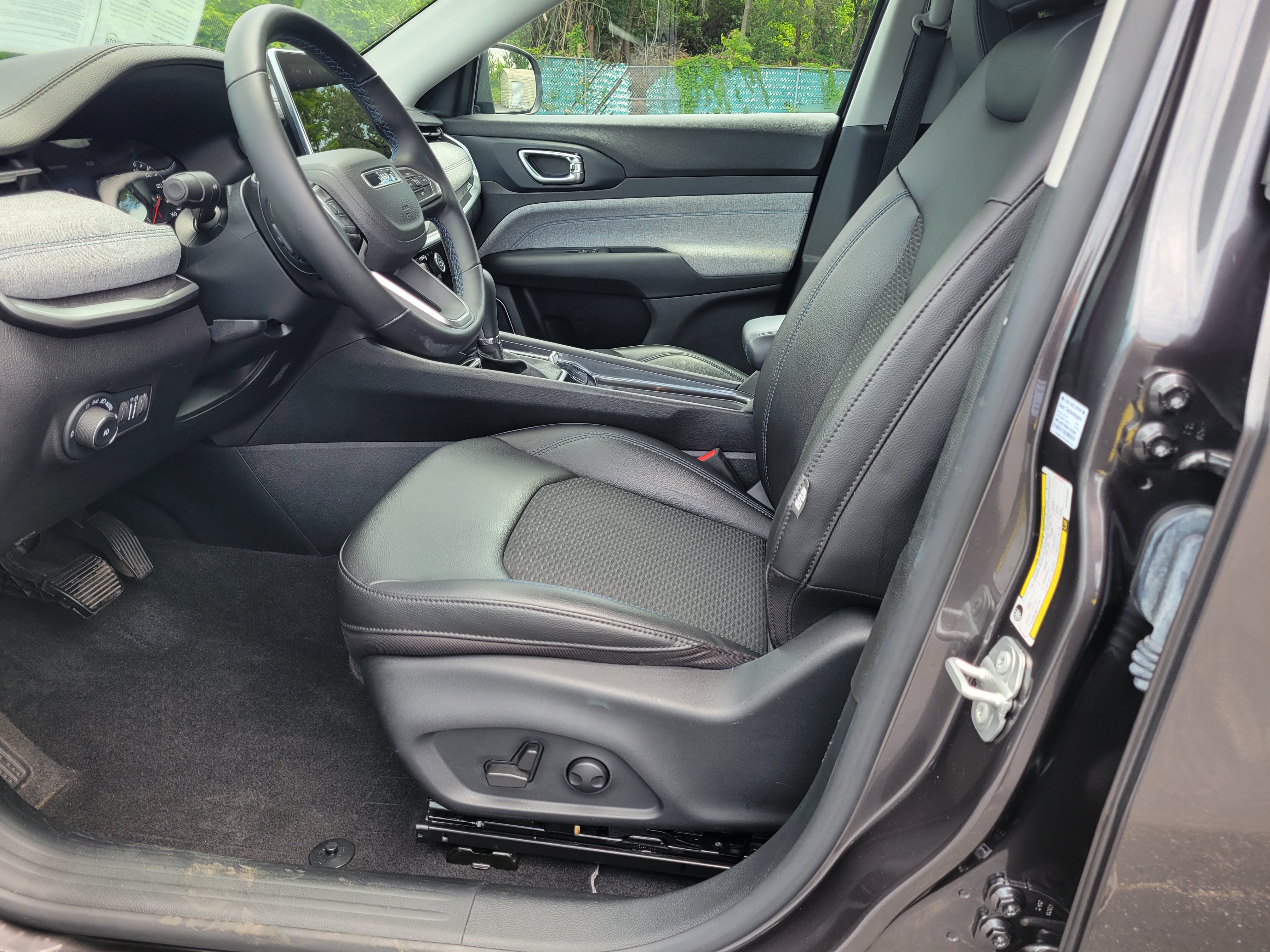 Used 2022 Jeep Compass Latitude w/ Convenience Group AWD/4WD image 29