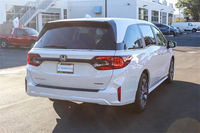 New 2026 Honda Odyssey Touring image 5