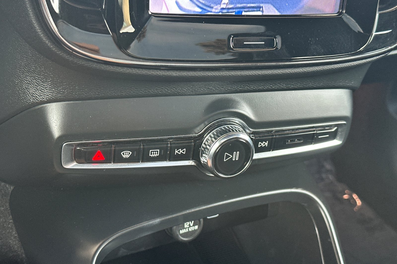 Certified 2023 Volvo C40 P8 Recharge Ultimate w/ Protection Package Premier AWD/4WD image 25