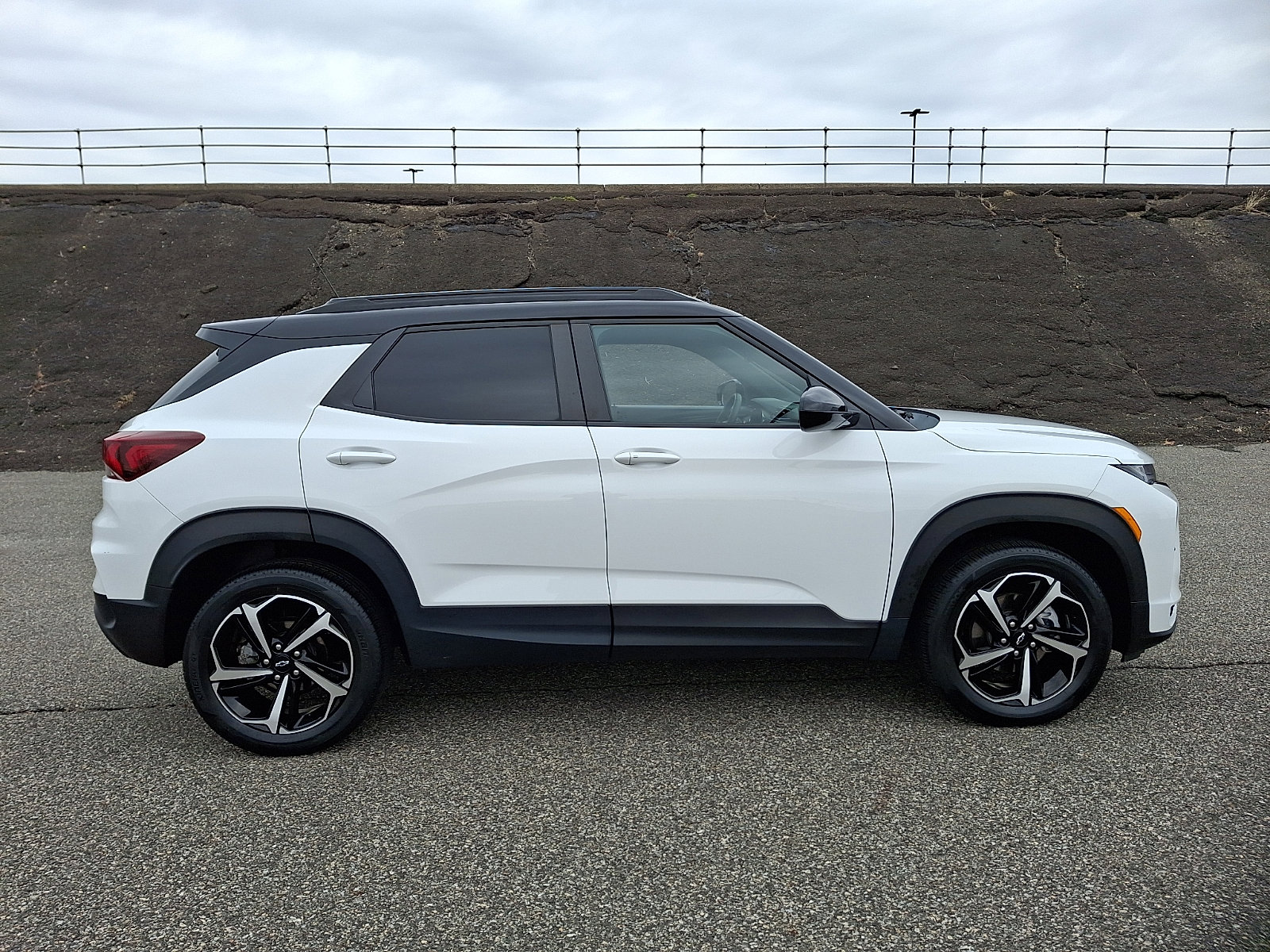 Certified 2023 Chevrolet TrailBlazer RS w/ Sun and Liftgate Package image 7