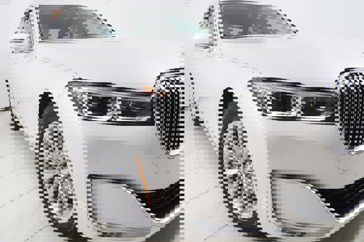 Used 2020 BMW 740i xDrive w/ Cold Weather Package image 19