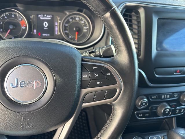 Used 2019 Jeep Cherokee Latitude w/ Cold Weather Group image 17