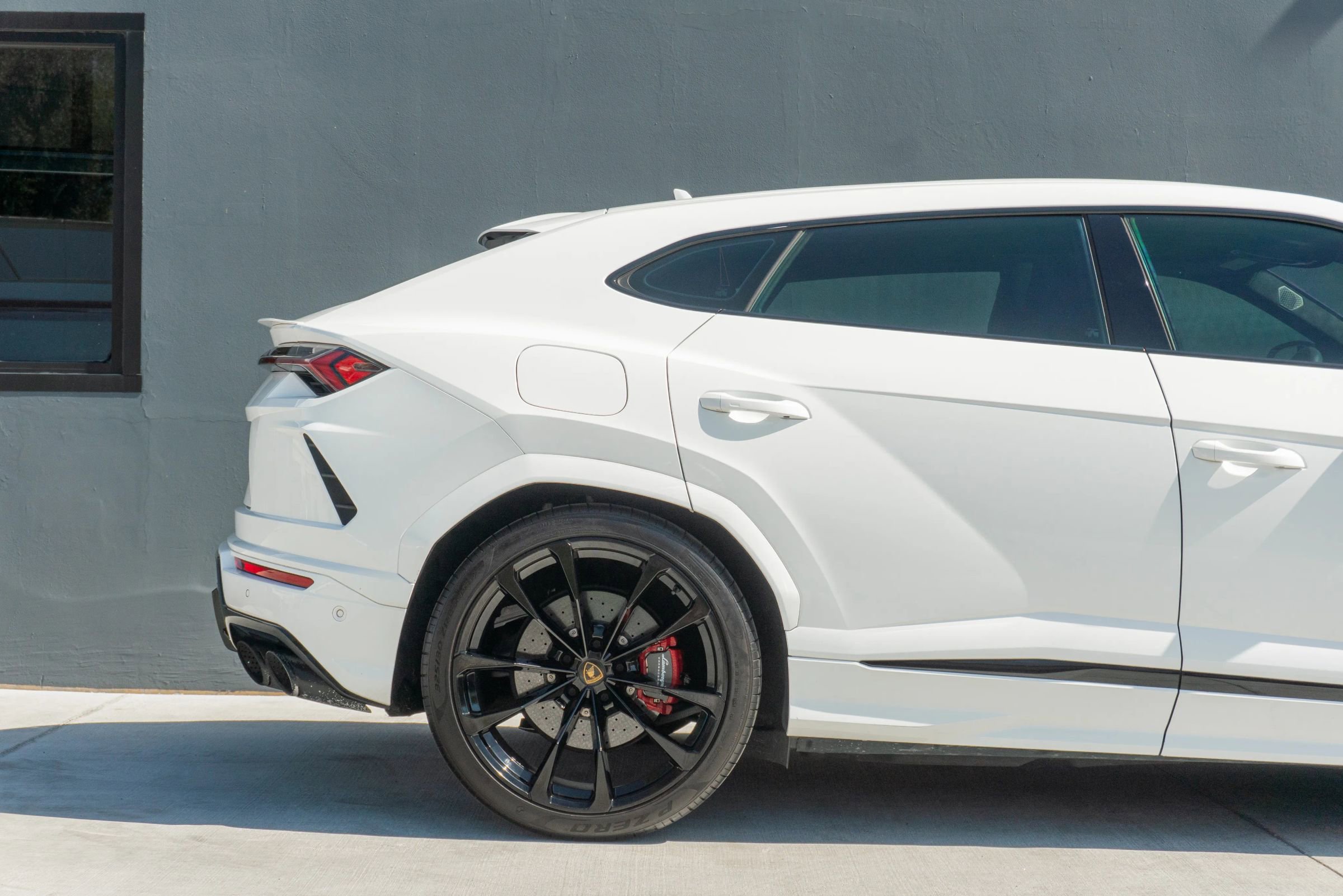 Used 2021 Lamborghini Urus image 32