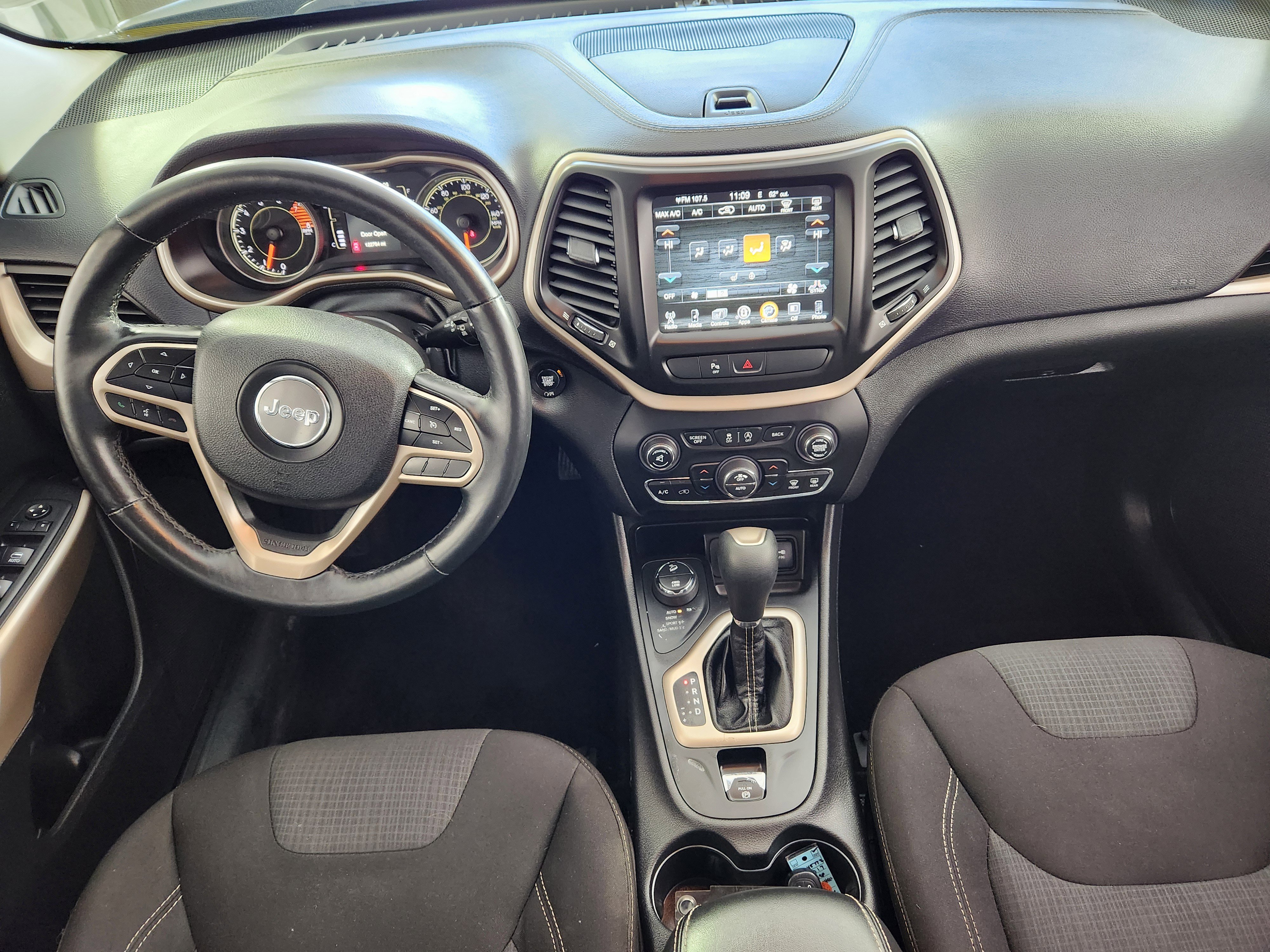 Used 2017 Jeep Cherokee Latitude w/ Comfort/Convenience Group image 15