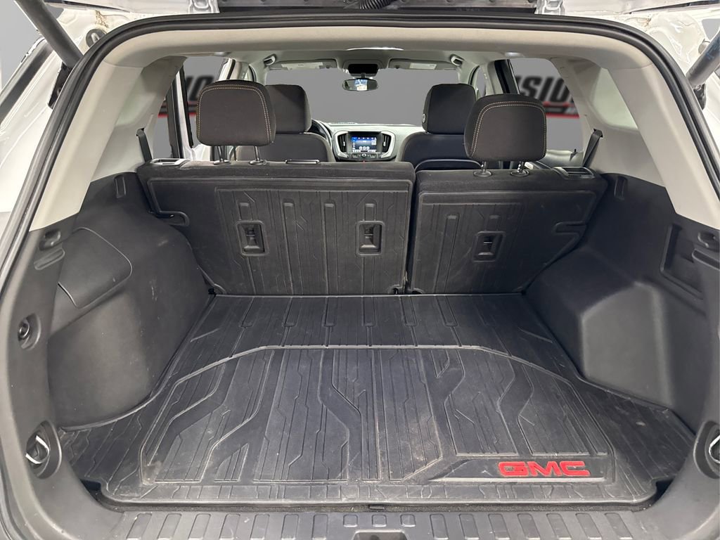 Used 2021 GMC Terrain SLE w/ Driver Convenience Package image 11