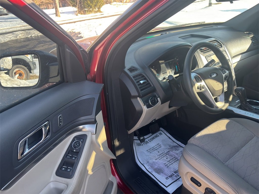 Used 2015 Ford Explorer Base image 17