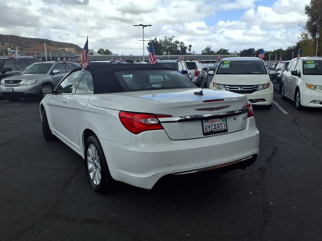 Used 2012 Chrysler 200 Touring FWD image 5