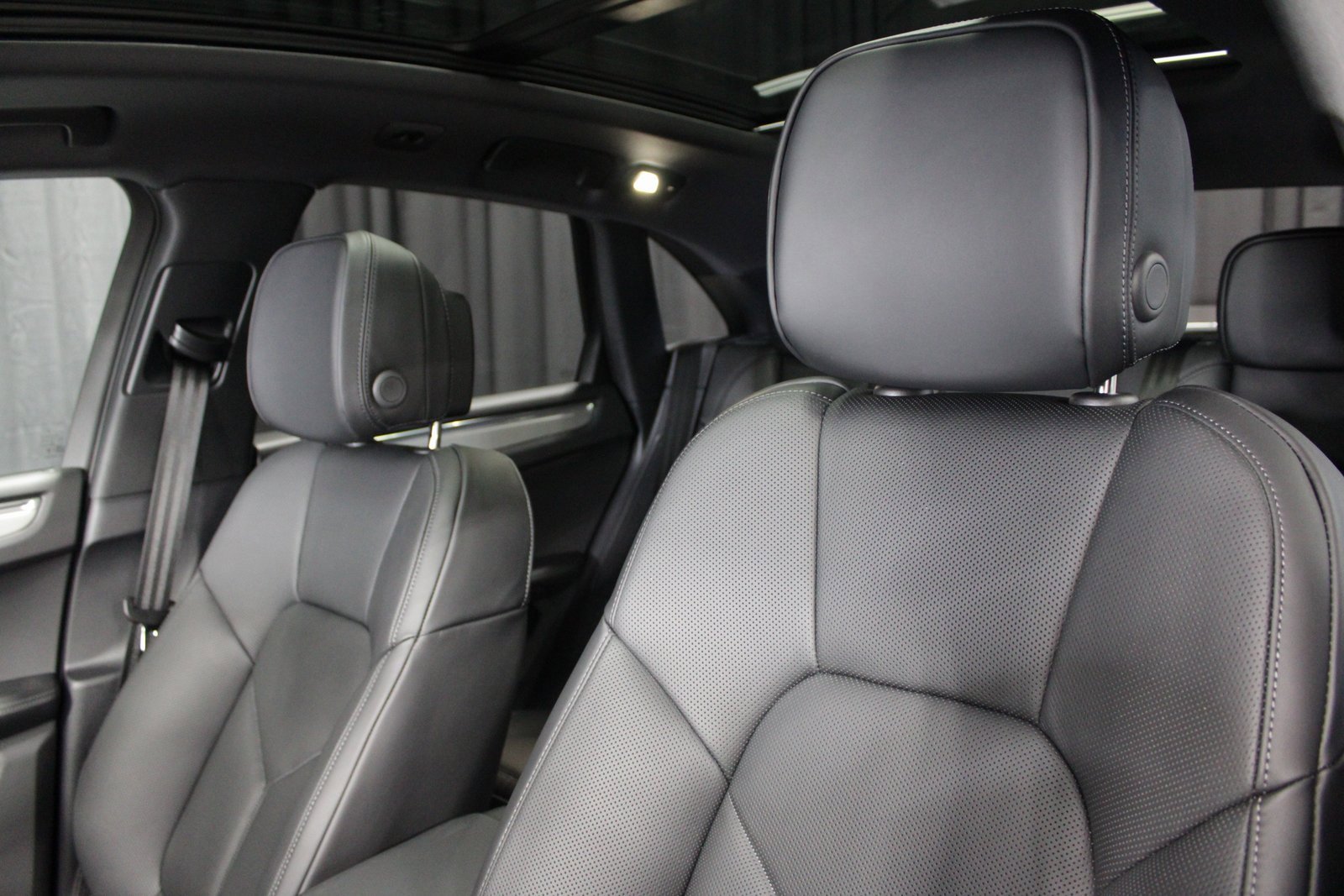 New 2026 Porsche Macan image 5