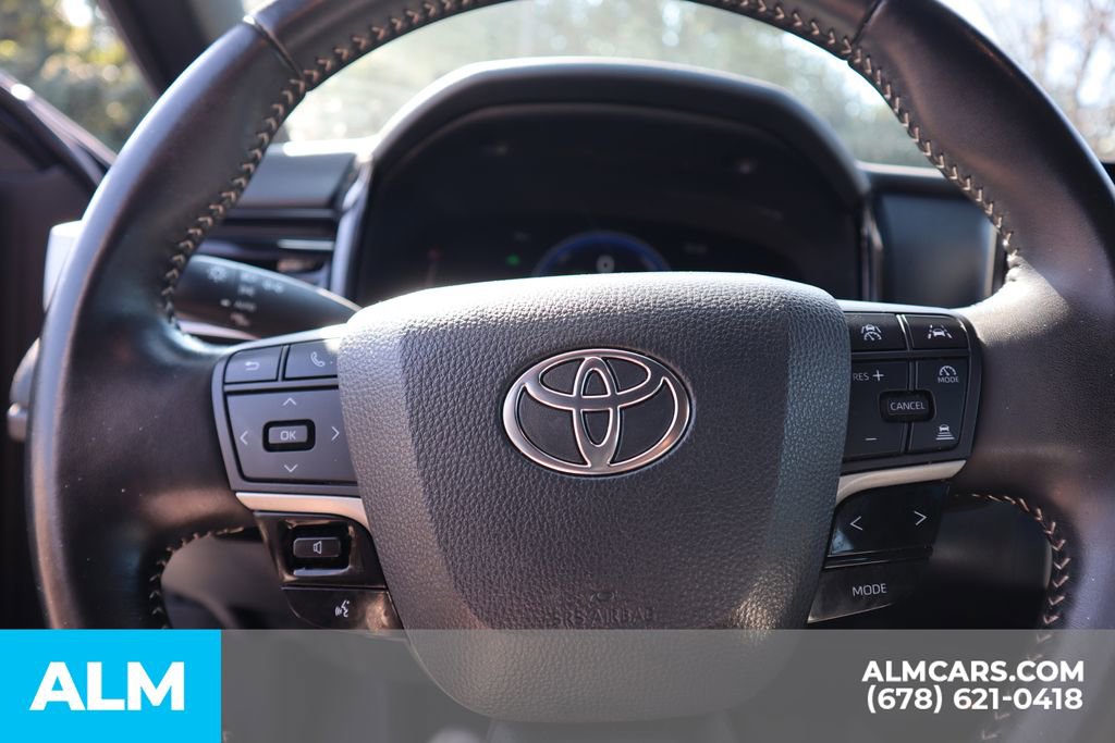 Used 2025 Toyota Camry SE image 27