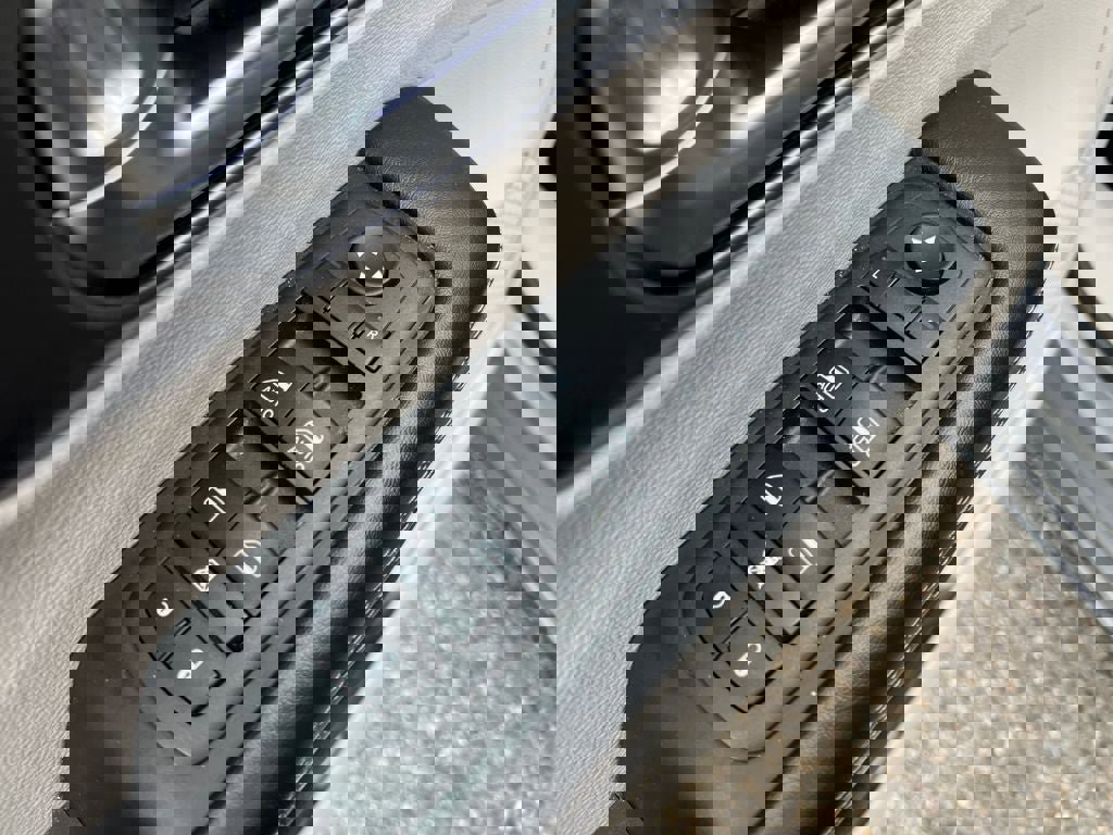 Used 2022 Chrysler Pacifica Touring-L image 14