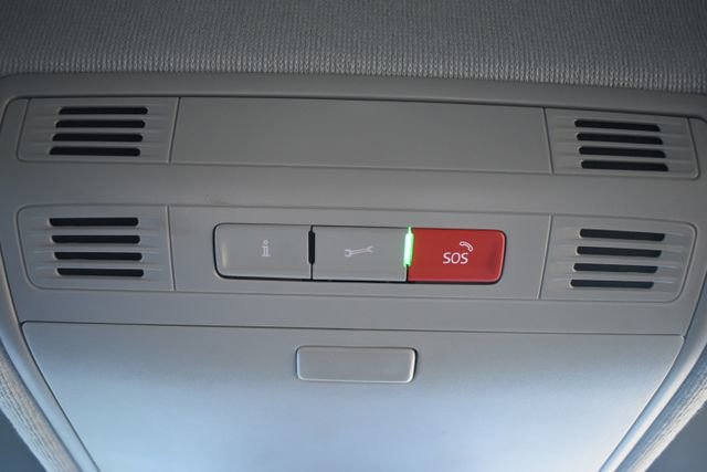 Used 2023 Volkswagen Tiguan SE image 32