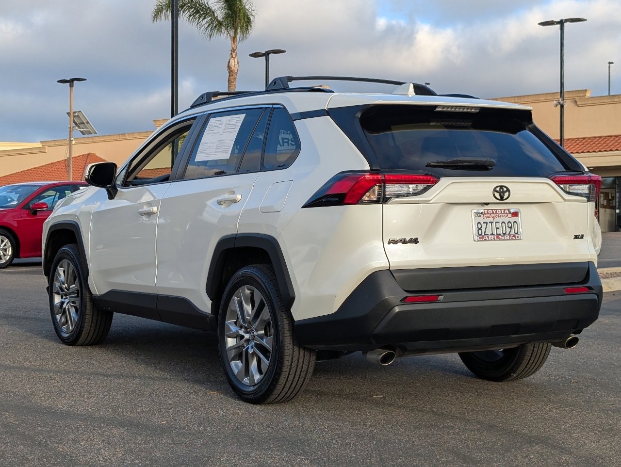 Used 2021 Toyota RAV4 XLE Premium image 12