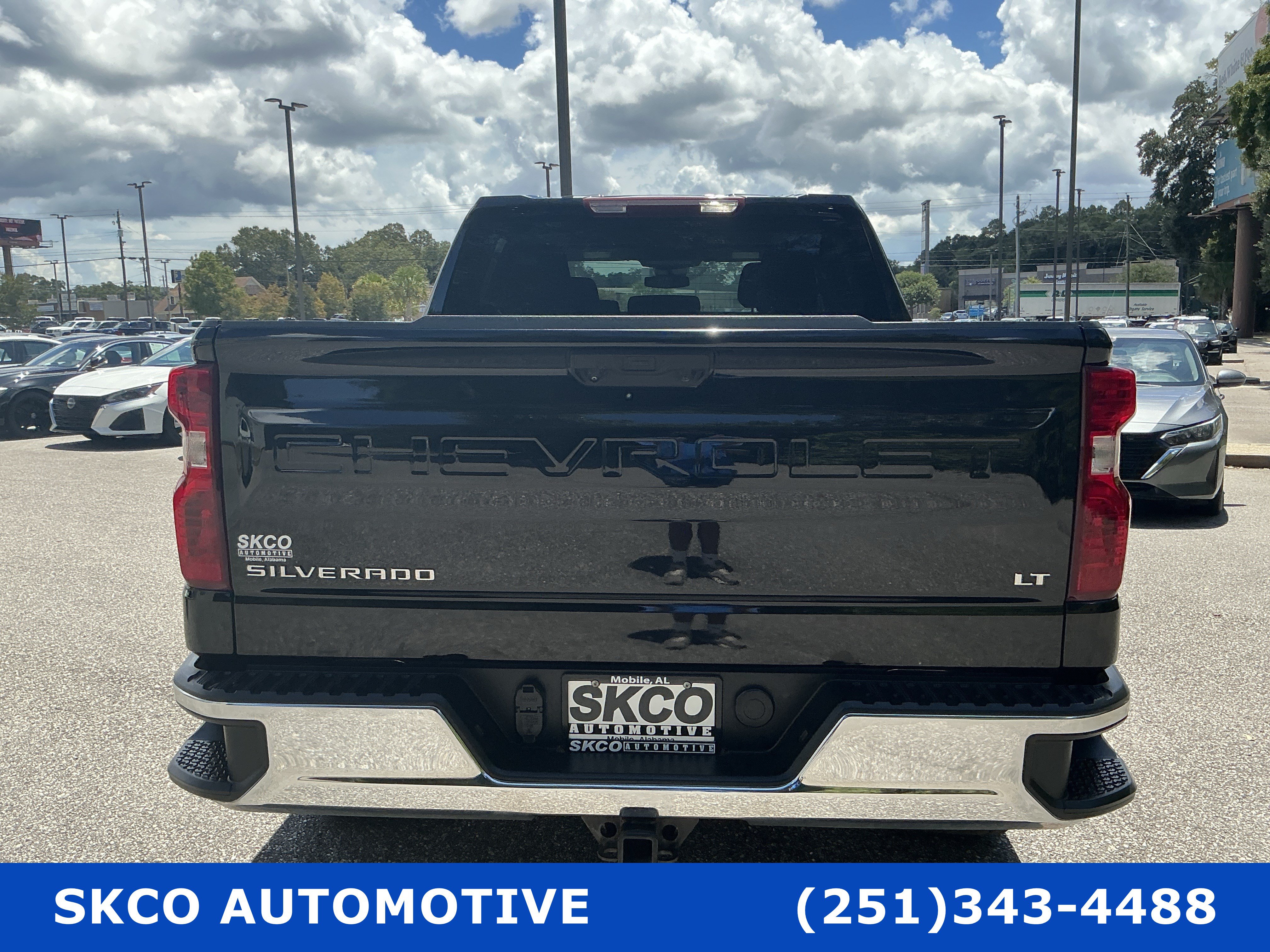 Used 2023 Chevrolet Silverado 1500 LT AWD/4WD image 4