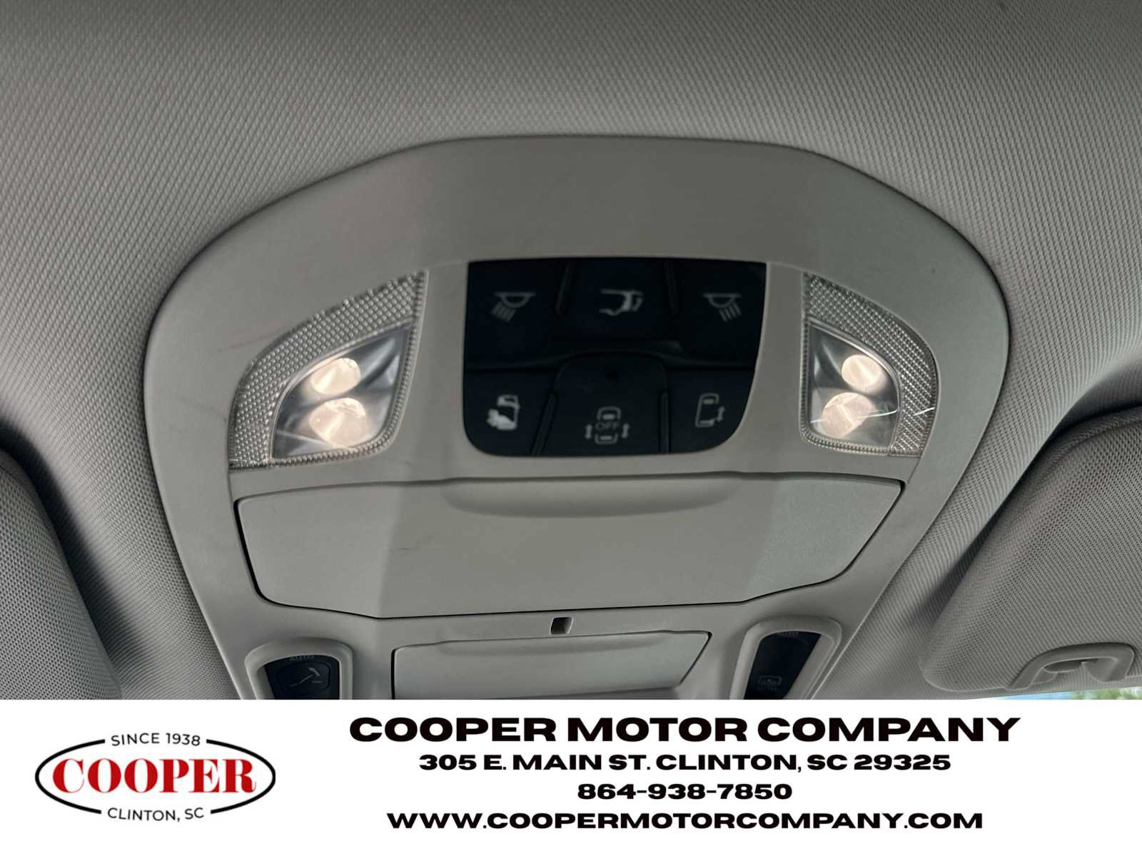 Used 2017 Chrysler Pacifica Limited w/ UConnect Theater Package FWD image 23