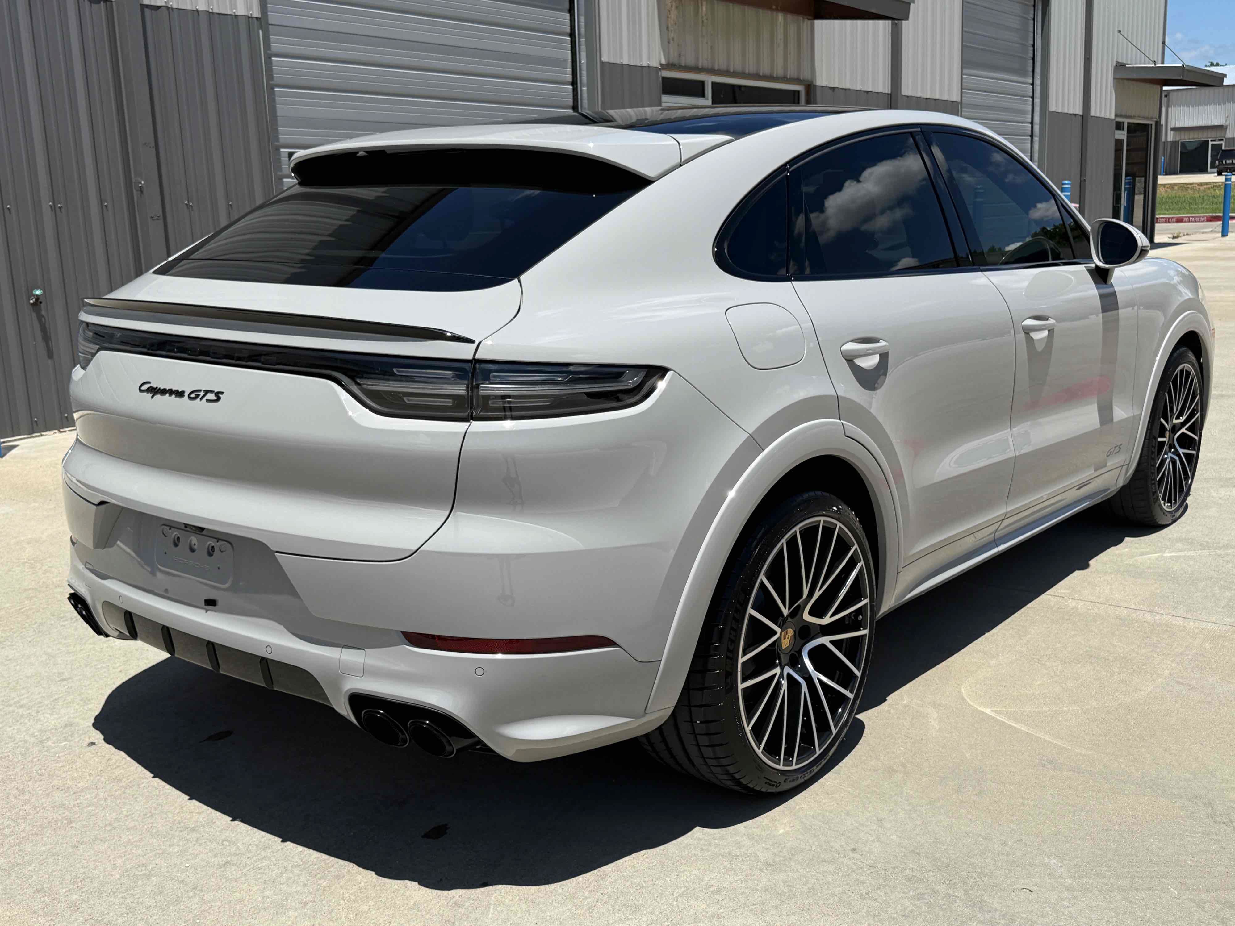 Used 2022 Porsche Cayenne GTS AWD/4WD image 88