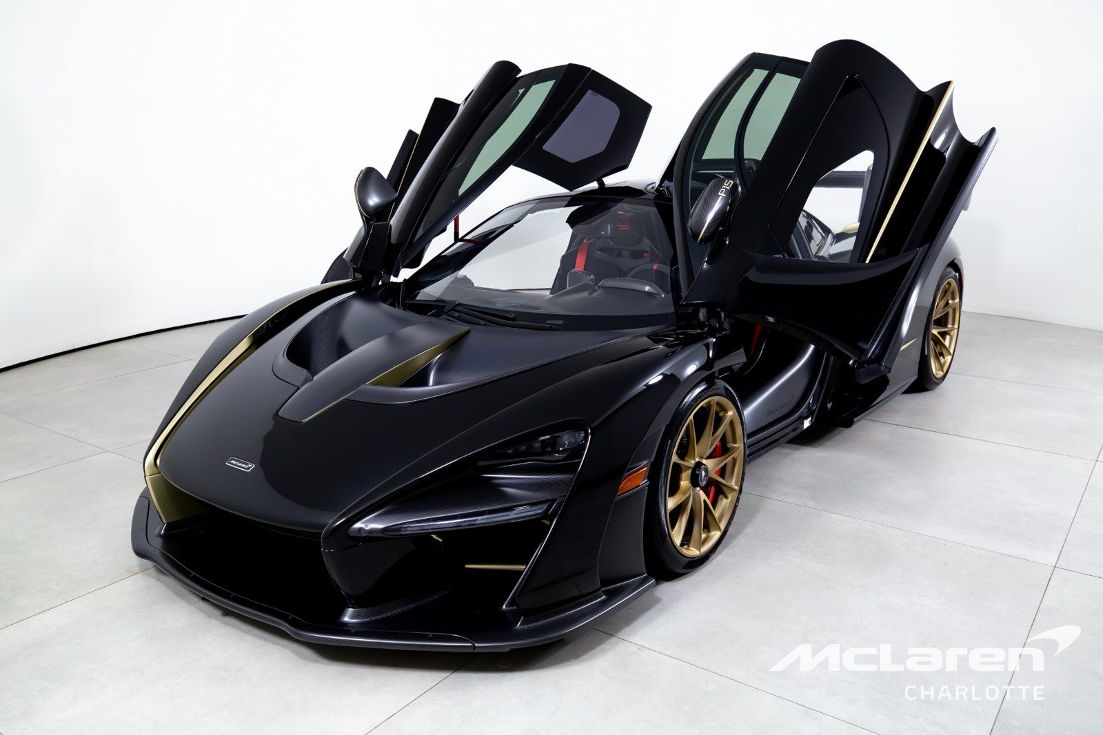 Used 2019 McLaren Senna RWD image 5