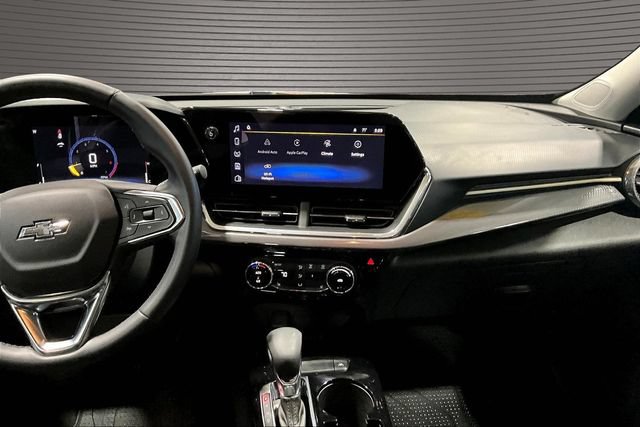 Used 2025 Chevrolet Trax ACTIV w/ Sunroof Package FWD image 9