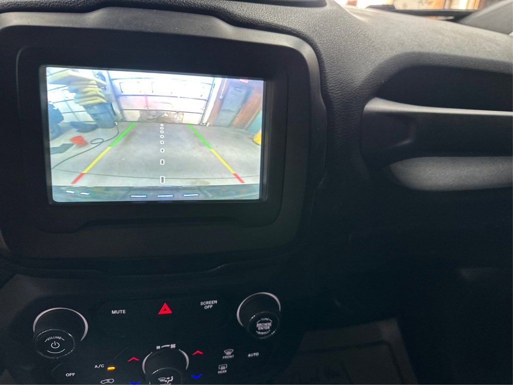 Used 2020 Jeep Renegade Altitude FWD image 33