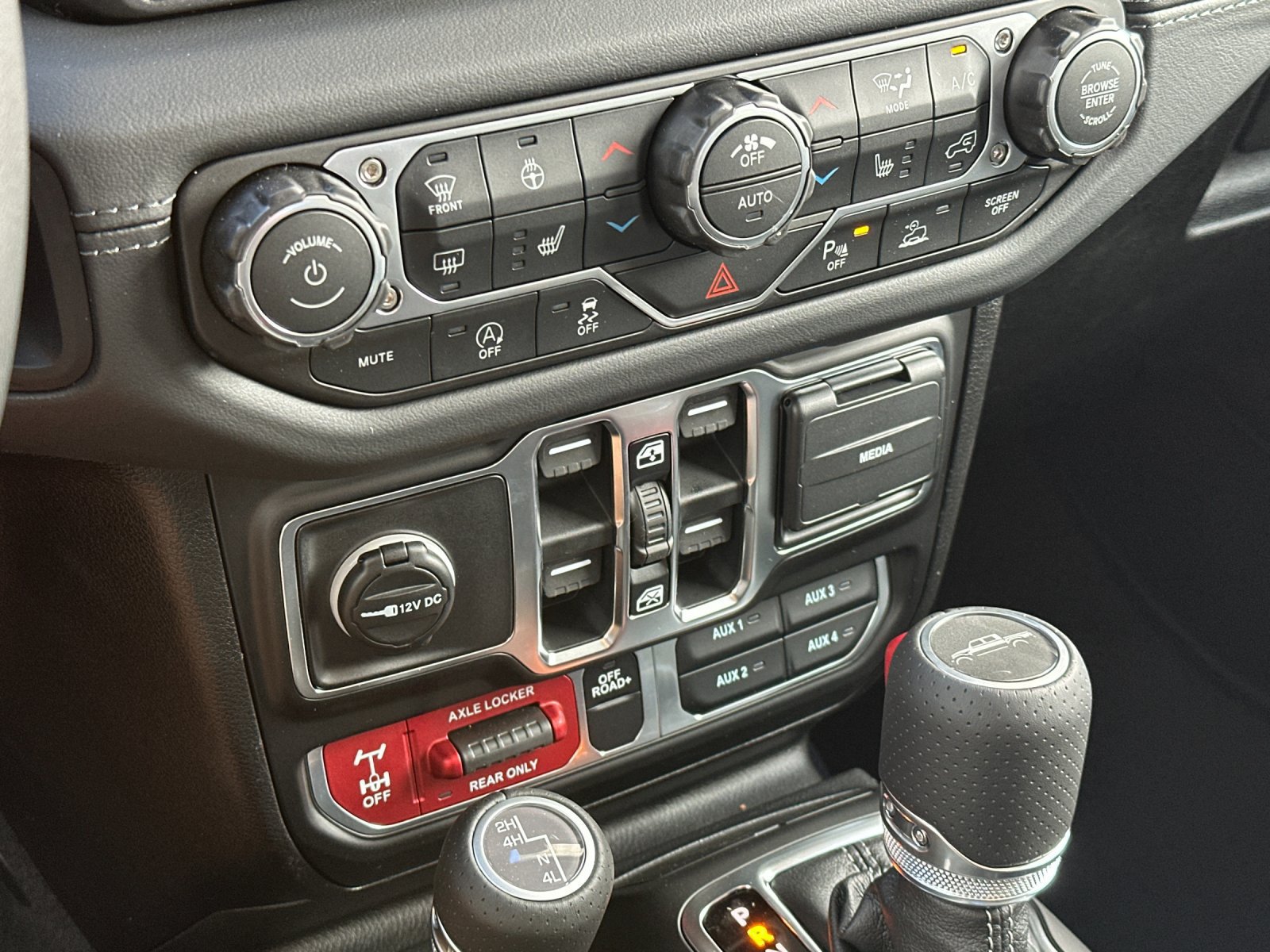 New 2026 Jeep Gladiator Mojave w/ Safety Group AWD/4WD image 19