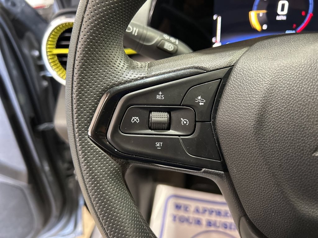 Used 2025 Chevrolet Trax LT FWD image 19