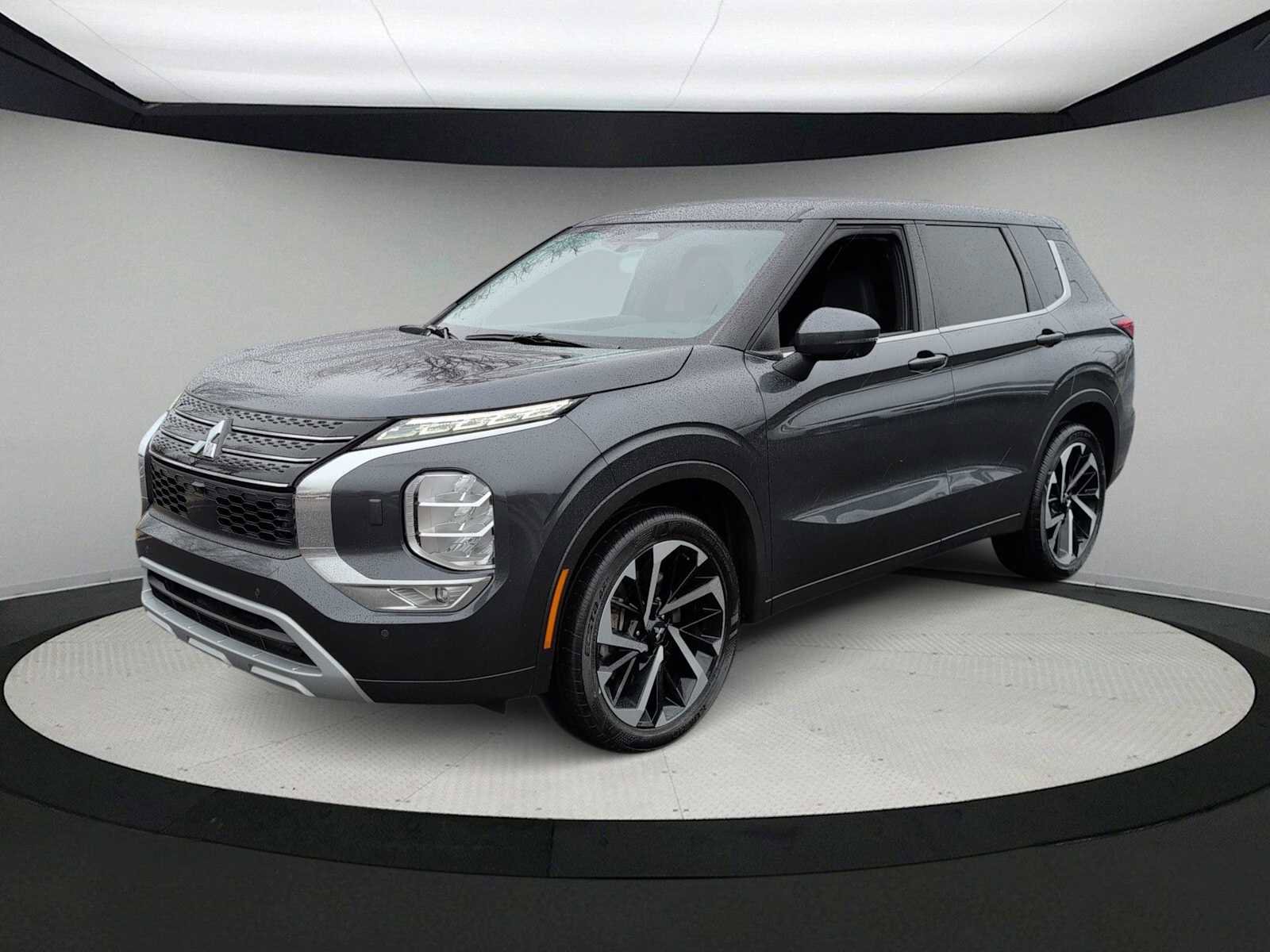 Used 2024 Mitsubishi Outlander SE image 4