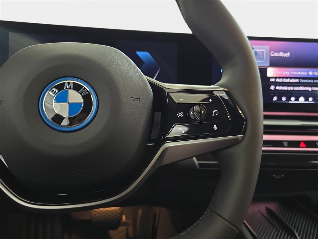 Used 2025 BMW i5 xDrive40 w/ Premium Package image 21