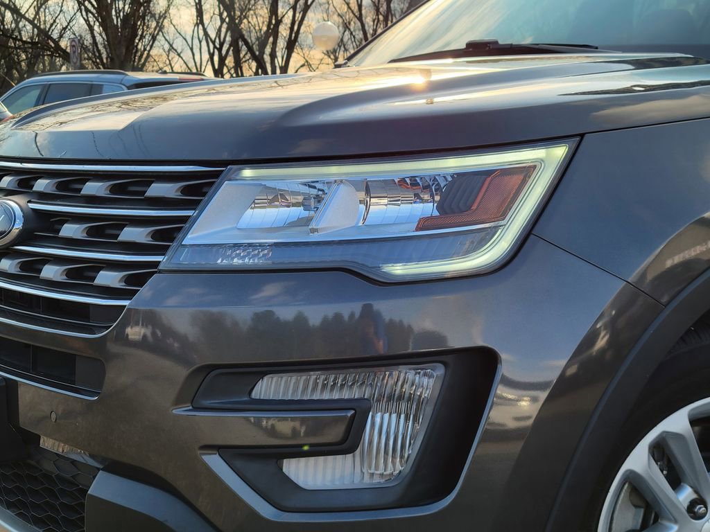 Certified 2017 Ford Explorer XLT w/ Equipment Group 202A image 9