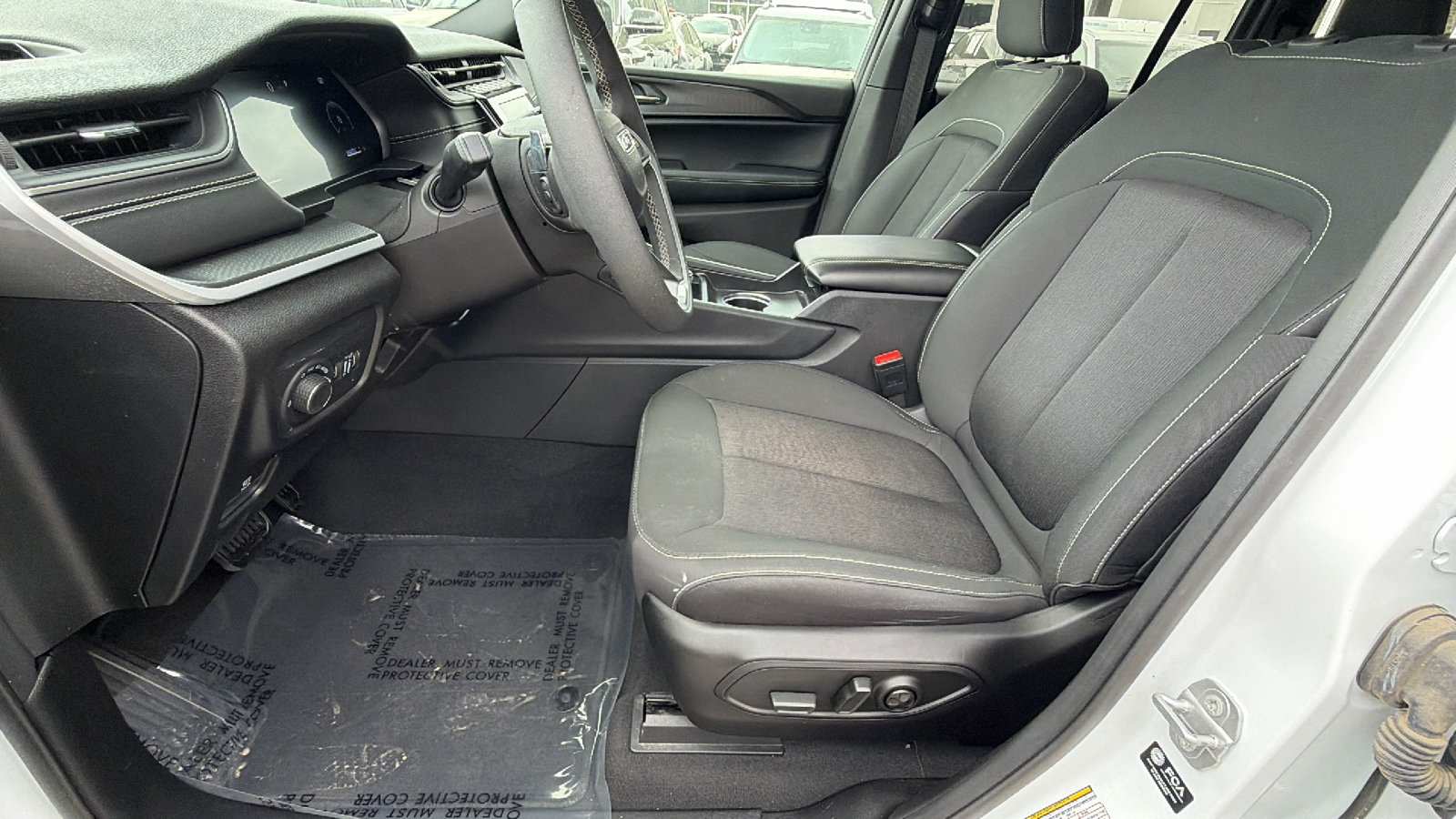 Certified 2024 Jeep Grand Cherokee Laredo AWD/4WD image 16