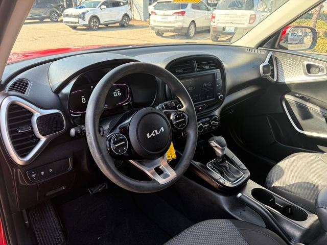 Used 2023 Kia Soul LX w/ LX Technology Package image 12