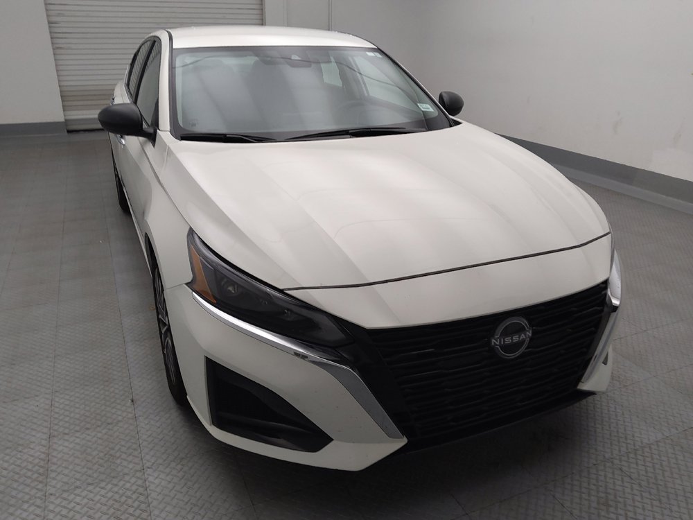 Used 2025 Nissan Altima 2.5 SV FWD image 14