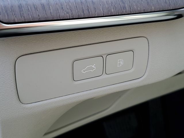 New 2026 Volvo XC90 T8 Ultra w/ Protection Package Premier AWD/4WD image 9