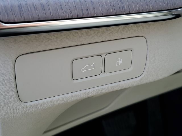 New 2026 Volvo XC90 T8 Ultra w/ Protection Package Premier image 9