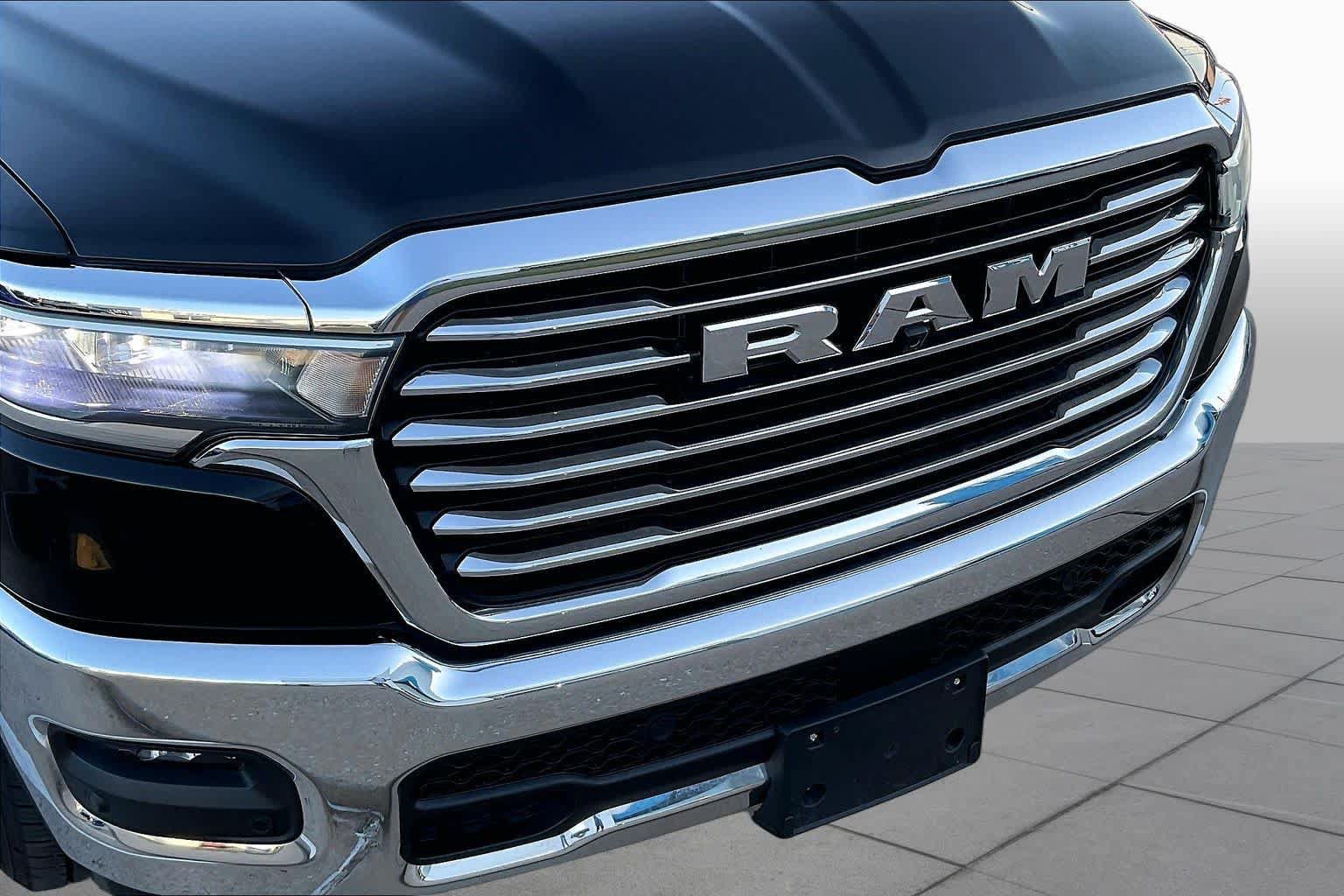 Used 2025 RAM 1500 Laramie AWD/4WD image 29