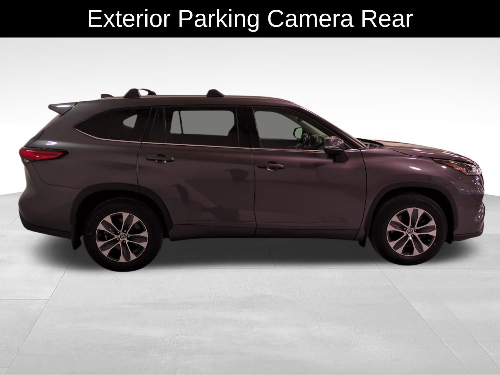 Used 2021 Toyota Highlander XLE image 2