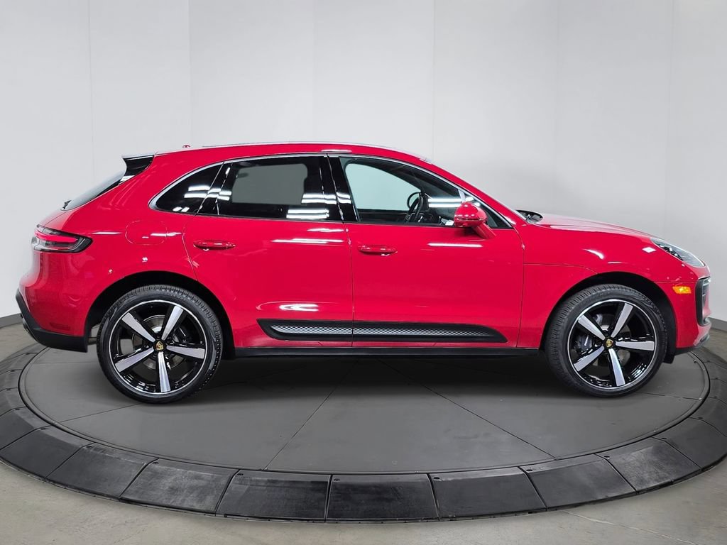 Certified 2026 Porsche Macan AWD/4WD image 8