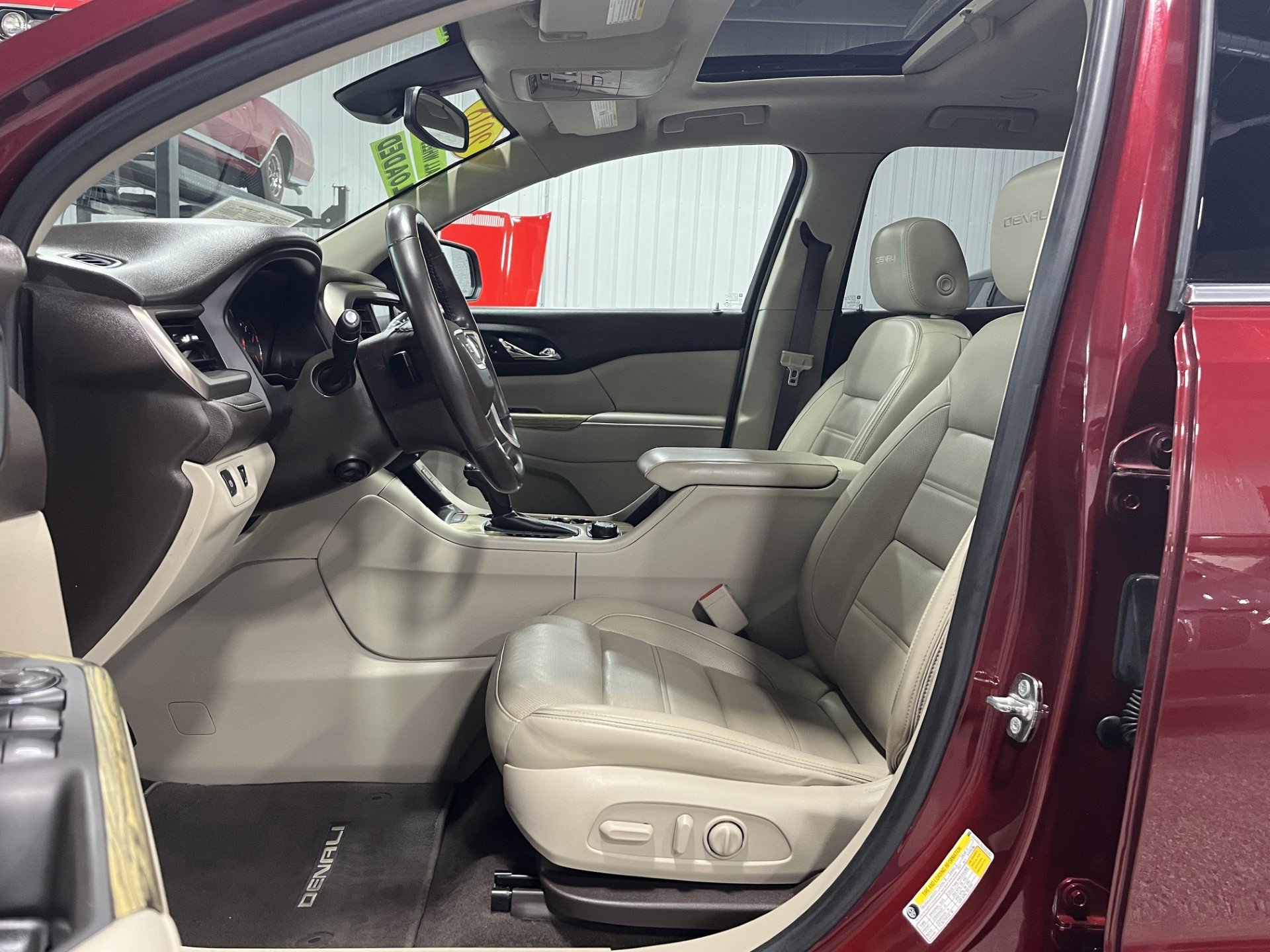 Certified 2018 GMC Acadia Denali w/ Technology Package AWD/4WD image 13