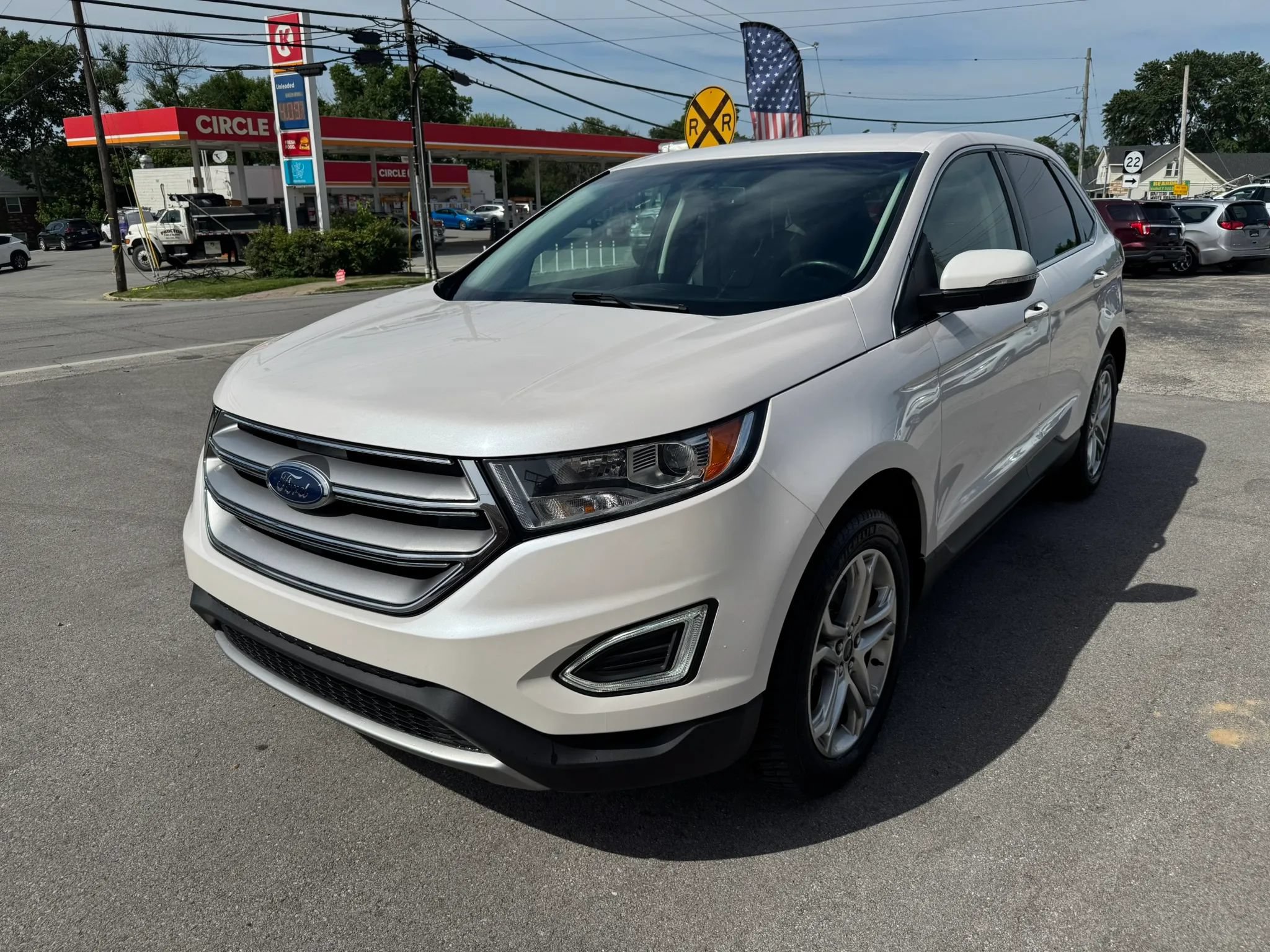 Used 2018 Ford Edge Titanium w/ Technology Package AWD/4WD image 3
