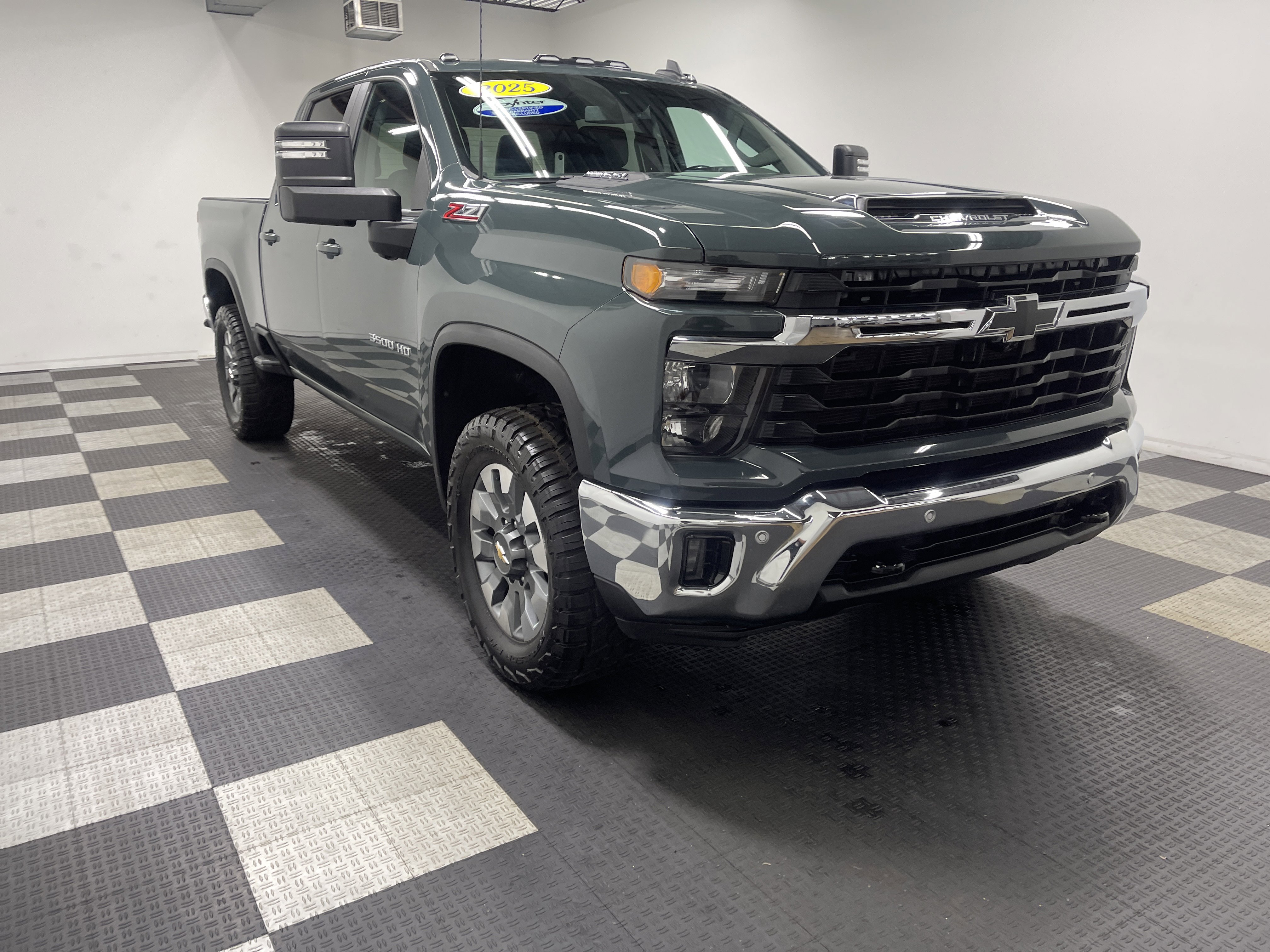 Used 2025 Chevrolet Silverado 3500 LT w/ Safety Package AWD/4WD image 6