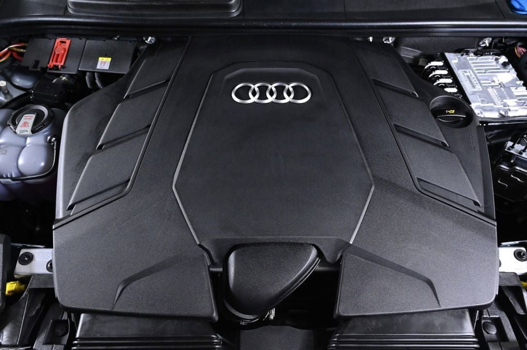 Used 2025 Audi Q8 Premium w/ Convenience Package AWD/4WD image 23